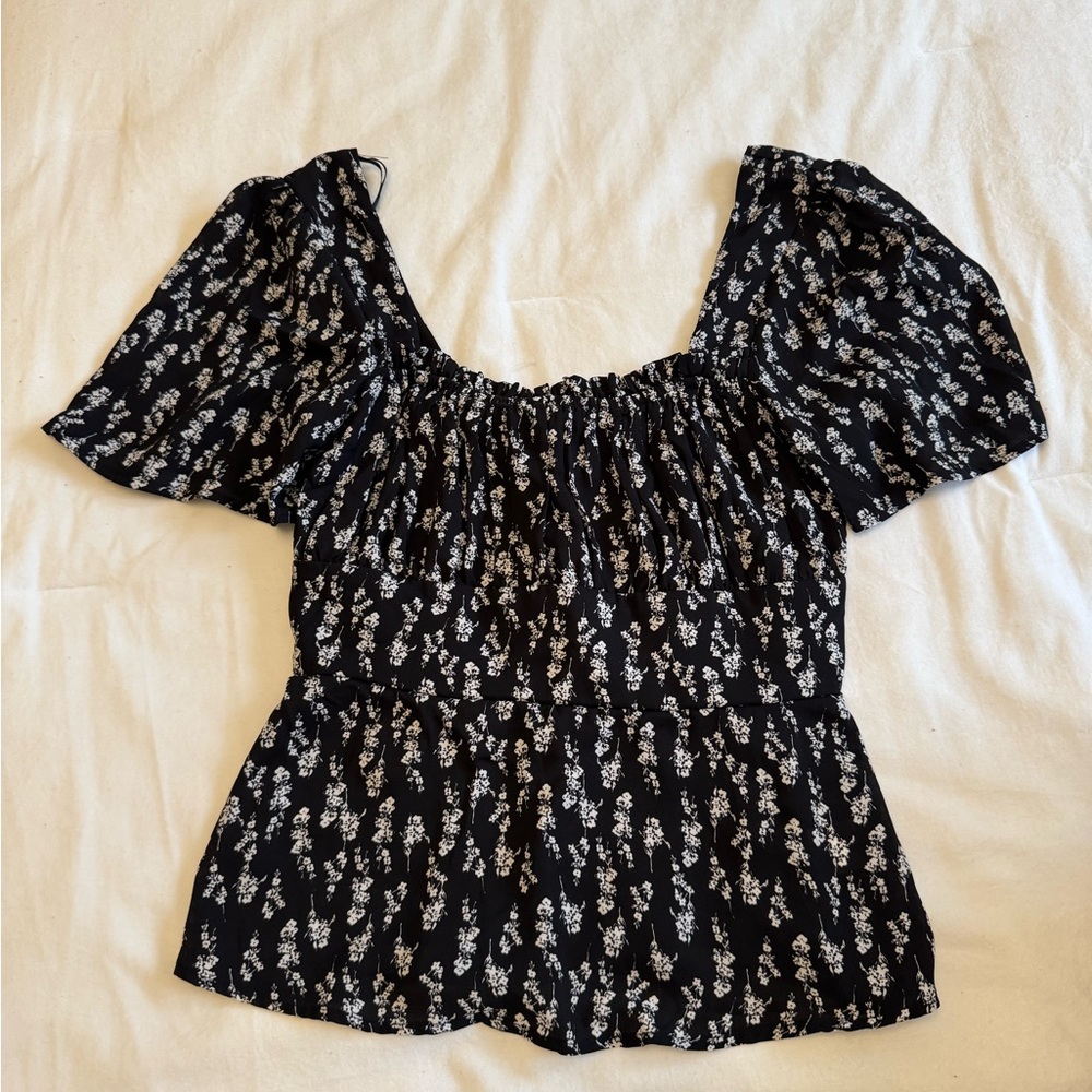 Francesca's Collections Black and White Puff Sleeve Smocked Blouse